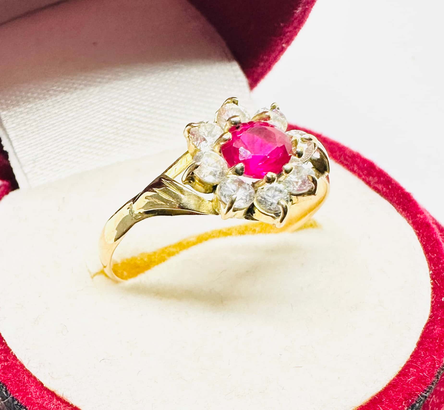 ANILLO ORO 18K CON 9 PIEDRAS